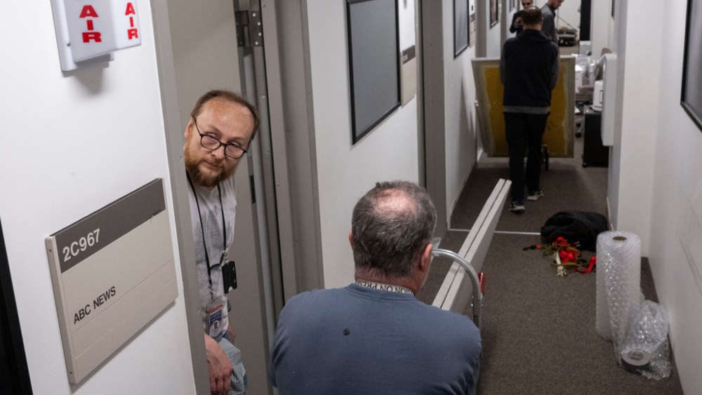 Journalists turn in access badges, exit Pentagon rather than agree to new reporting rules
